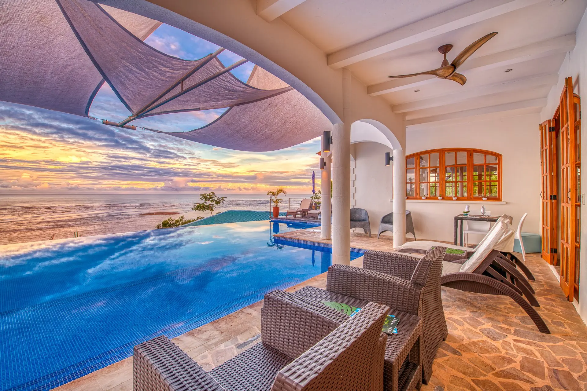 Sunset over the Pacific at El Castillo