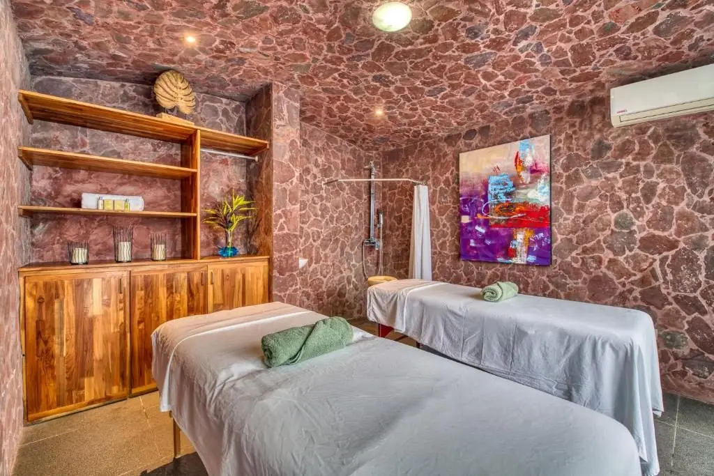 El Castillo's tranquil private spa room
