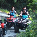 Faceți un tur al junglei cu ATV-ul